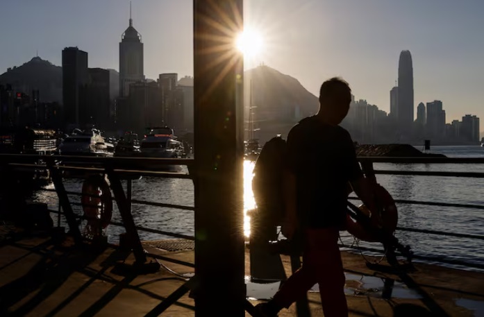 A corrida dos investidores chineses por ativos offshore estimula fluxos de riqueza em Hong Kong